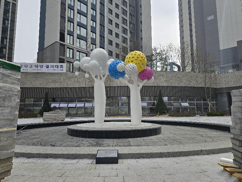 조각, 최정우, 地-Happy tree