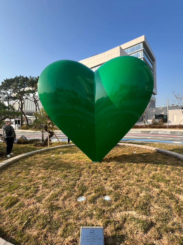 조각, 이동욱, 따뜻한 결합