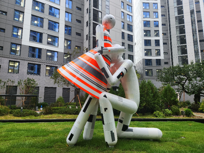 조각, 이용백, HUG(세 개의 심장)