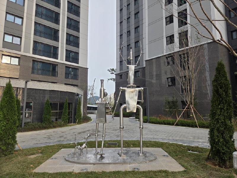 조각, 고환만, 파랑새의 가족